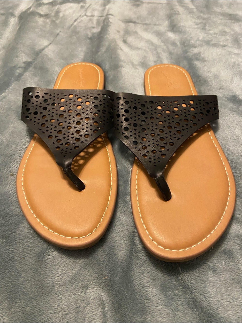Universal Thread Black Laser-Cut Toe-Post Sandals with Tan Footbed